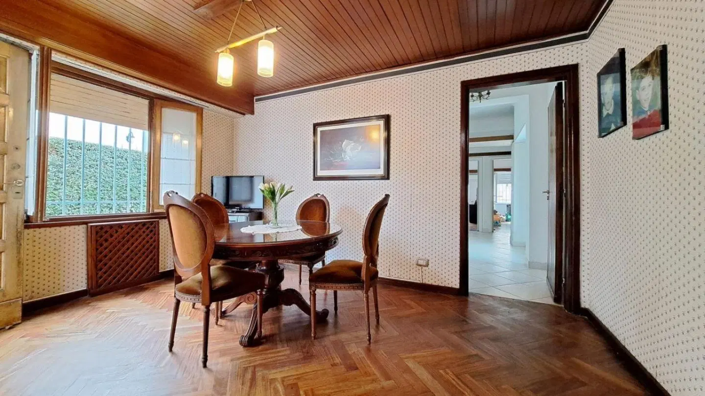 EXCELENTE CHALET DE 5 AMBIENTES 4