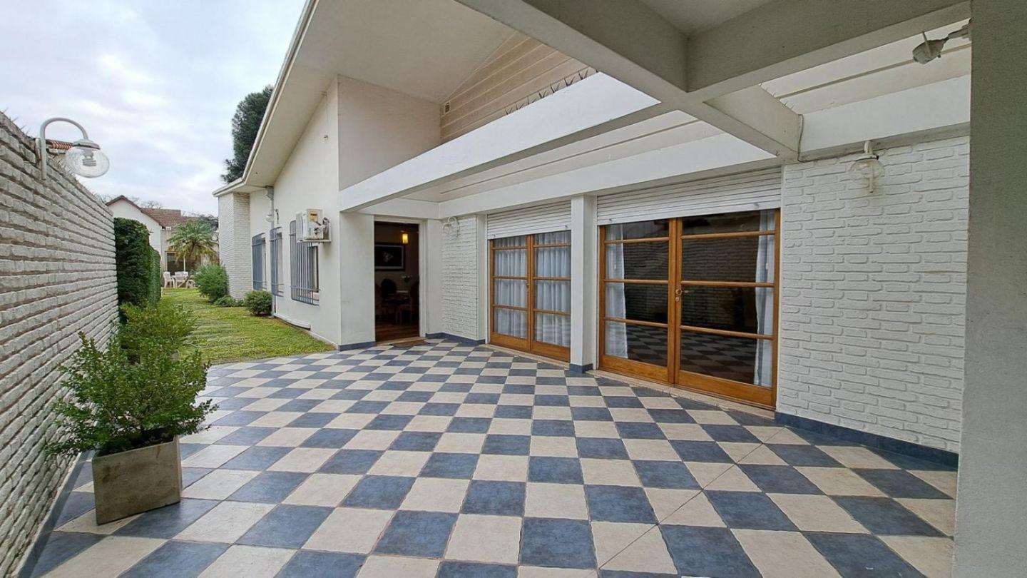 EXCELENTE CHALET DE 5 AMBIENTES