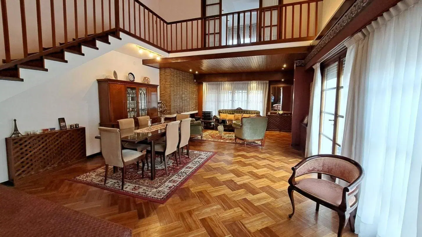 EXCELENTE CHALET DE 5 AMBIENTES 5
