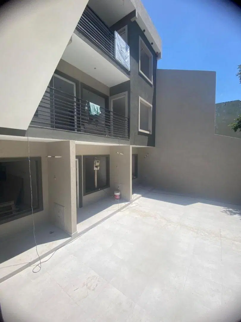 OPORTUNIDAD 2 1/2 AMB CON PATIO A ESTRENAR 4