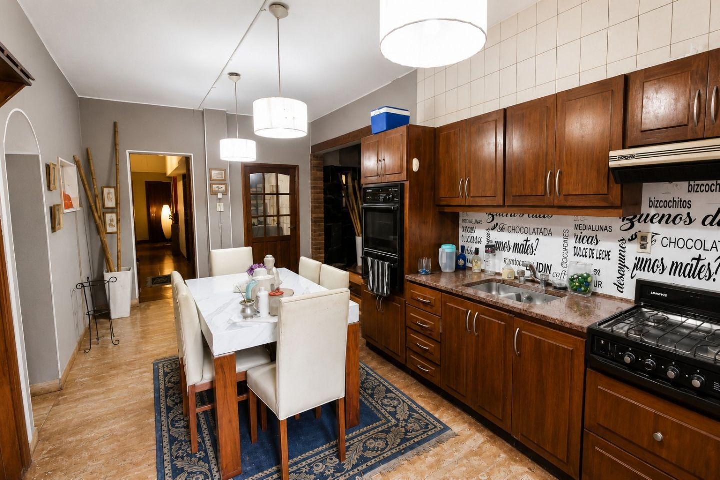 Foto de OPORTUNIDAD VENTA CHALET 7 AMBIENTES ESCUCHA OFERTA PERMUTA, imagen 2