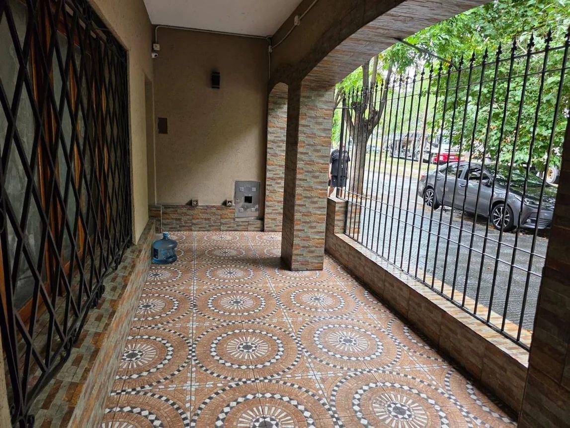 Foto de Casa 5 Ambientes cochera quincho patio 2 plantas, imagen 3