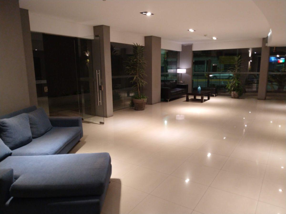 Departamento en alquiler en Torre Sirah. Piso 13. Excelentes vistas. Súper luminoso. Amplio balcón.