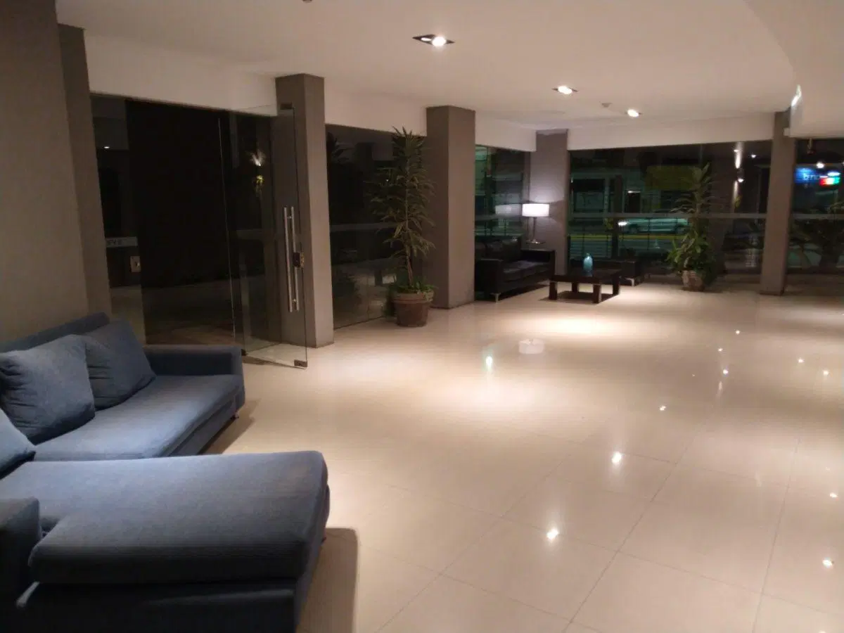 Departamento en alquiler en Torre Sirah. Piso 13. Excelentes vistas. Súper luminoso. Amplio balcón. 5