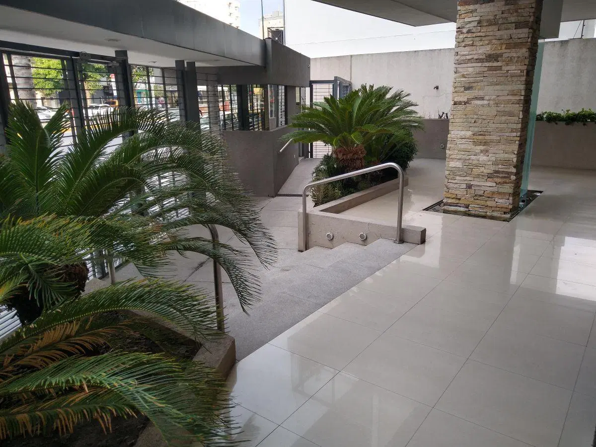 Departamento en alquiler en Torre Sirah. Piso 13. Excelentes vistas. Súper luminoso. Amplio balcón. 4