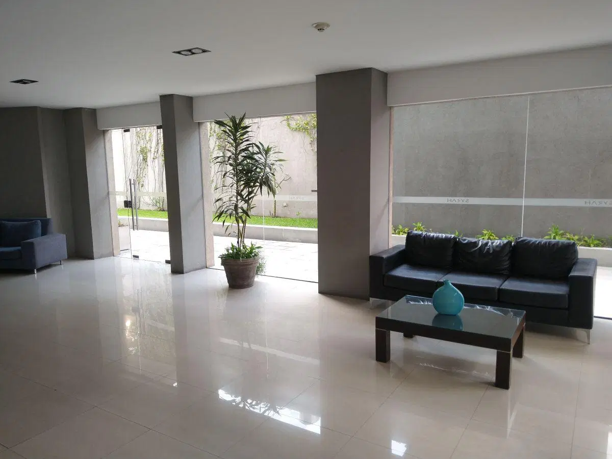Departamento en alquiler en Torre Sirah. Piso 13. Excelentes vistas. Súper luminoso. Amplio balcón. 2