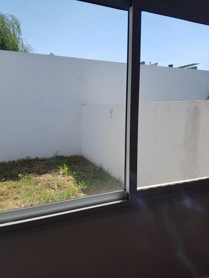 Foto de departamento duplex 3 ambientes en venta en lujan planta baja con patio, imagen 2