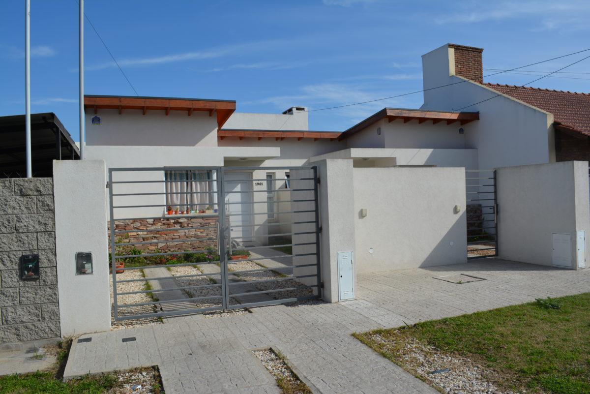 departamento duplex 3 ambientes en venta en lujan planta baja con patio y cochera apto credito