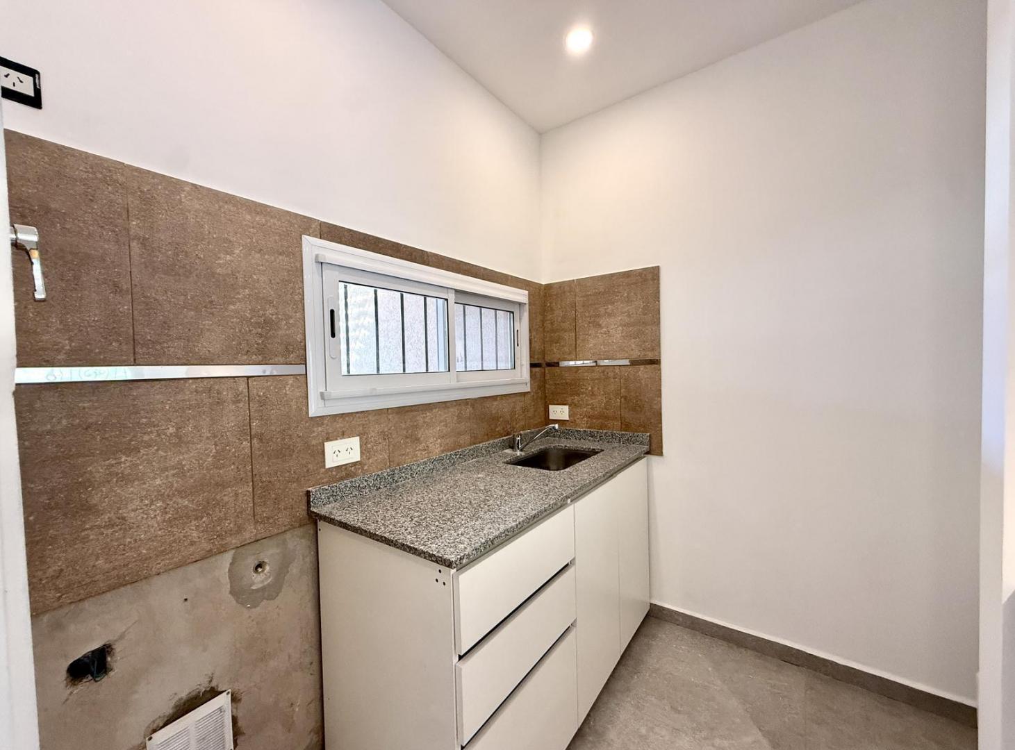 Foto de departamento Duplex a estrenar en venta 3 ambientes con patio y cochera, imagen 3