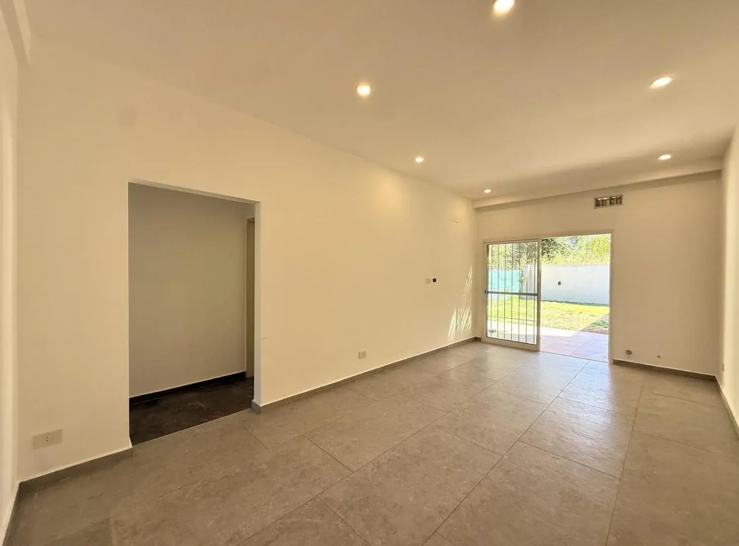 departamento Duplex a estrenar en venta 3 ambientes con patio y cochera 1