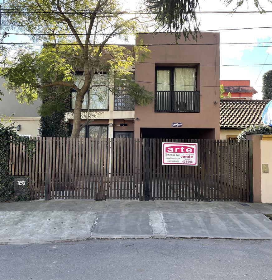 casa en venta en lujan apto credito hipotecario con patio pileta y cochera apto credito hipotecario