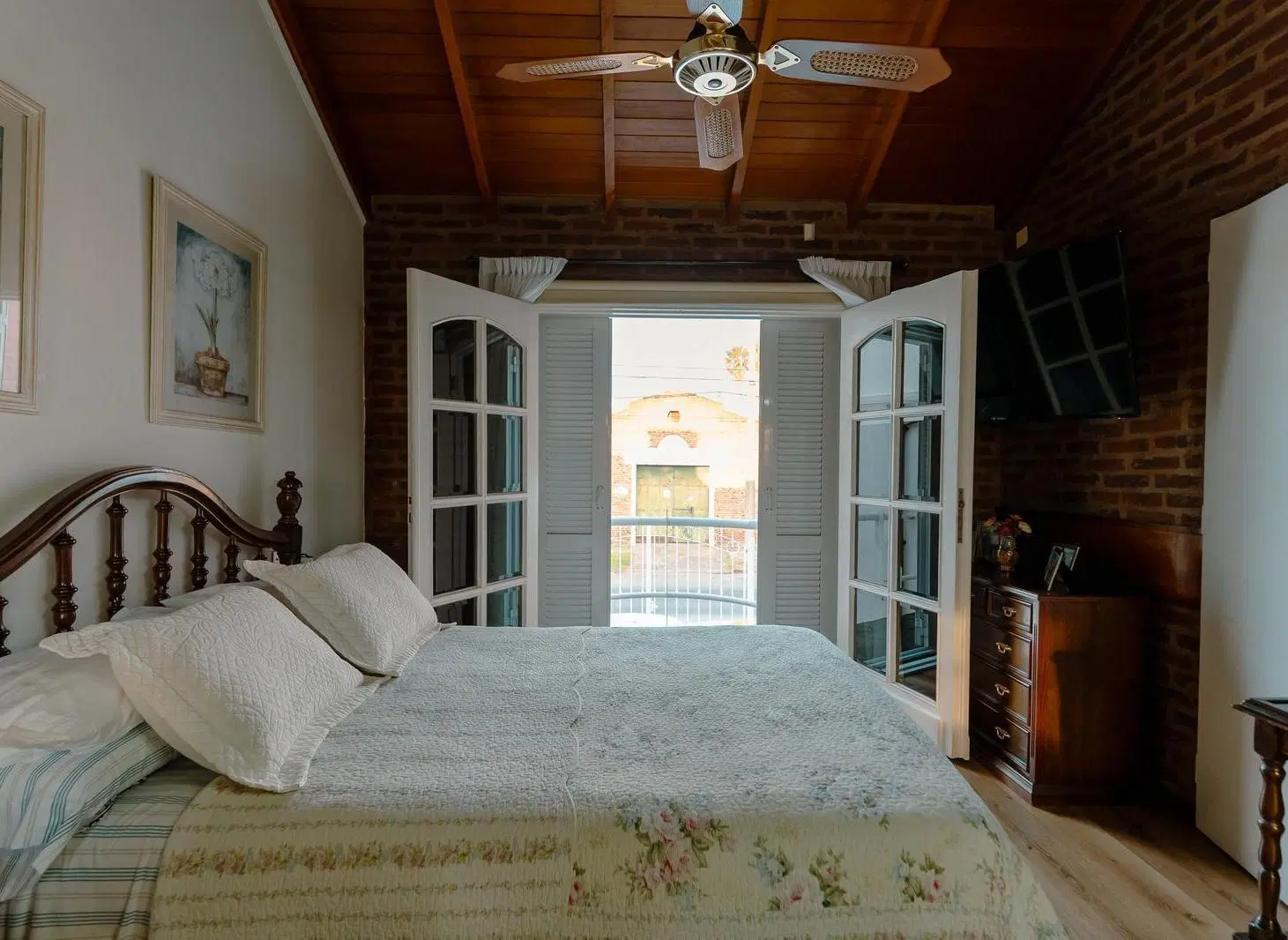 Casa de 5 ambientes con pileta a la venta en lujan centro 5