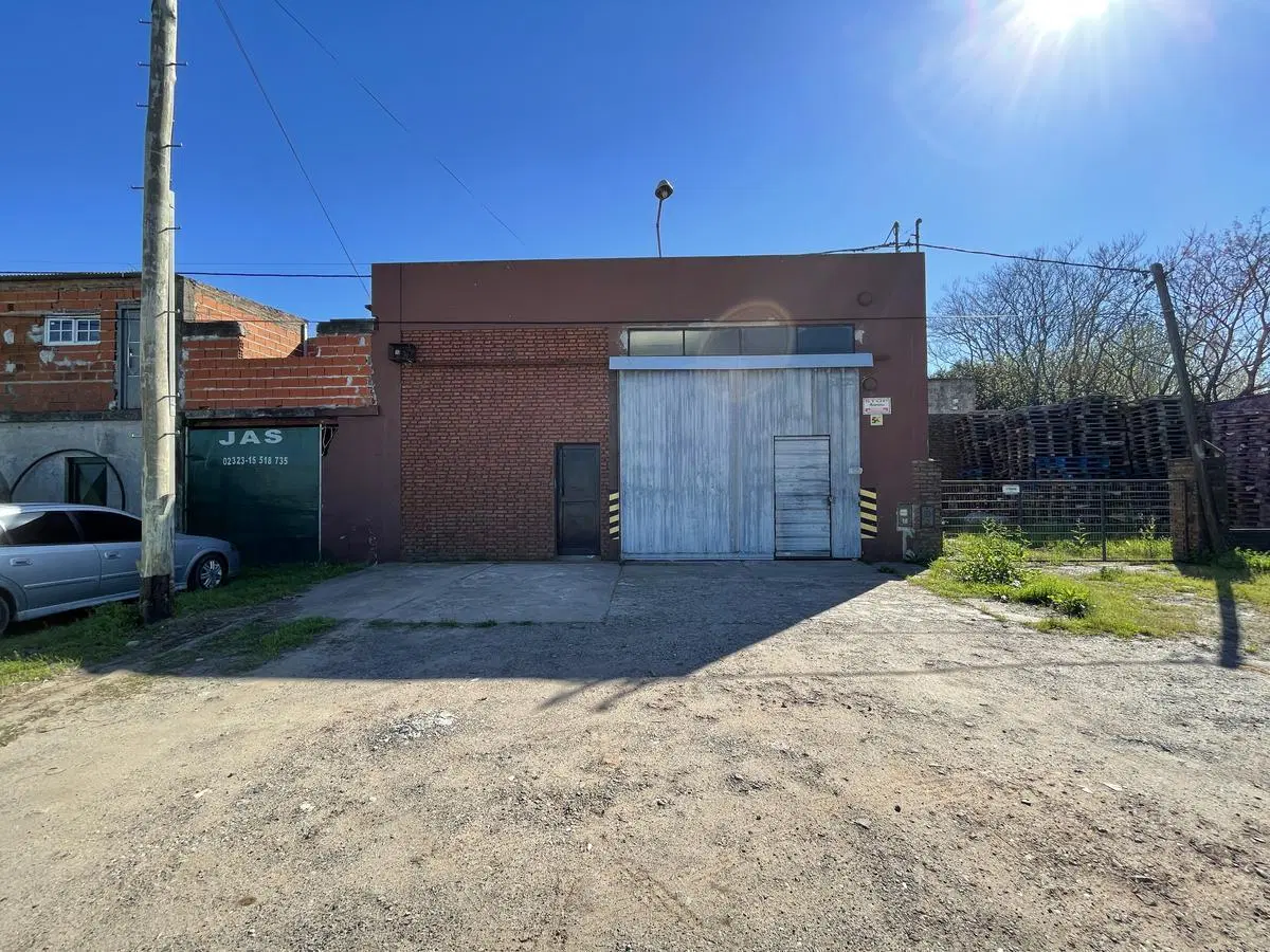 Galpon a la venta en lujan sobre ruta 7 3