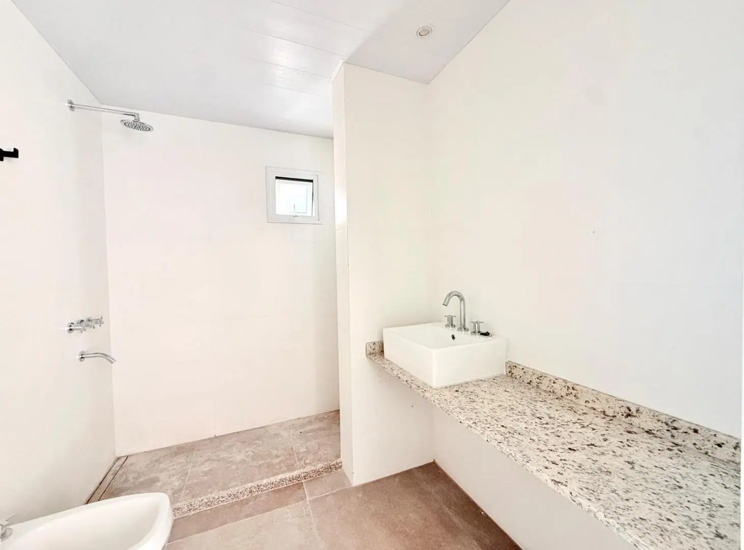 Departamento a estrenar 3 ambientes en venta en lujan centro con balcón y cochera 5