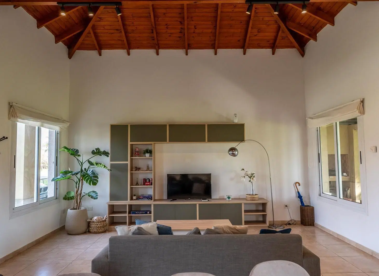Casa de 4 ambientes a la venta en barrio privado arroyo dulce 5