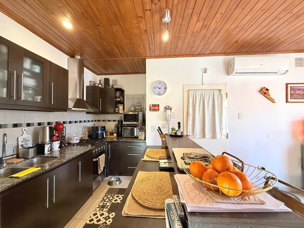 Foto de casa de 3 ambientes con patio y cochera en venta en lujan, imagen 4