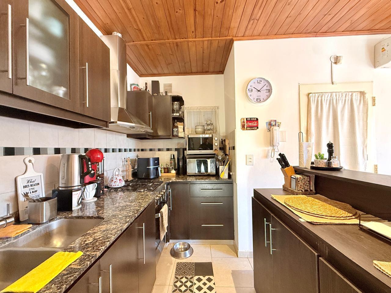 Foto de casa de 3 ambientes con patio y cochera en venta en lujan, imagen 5