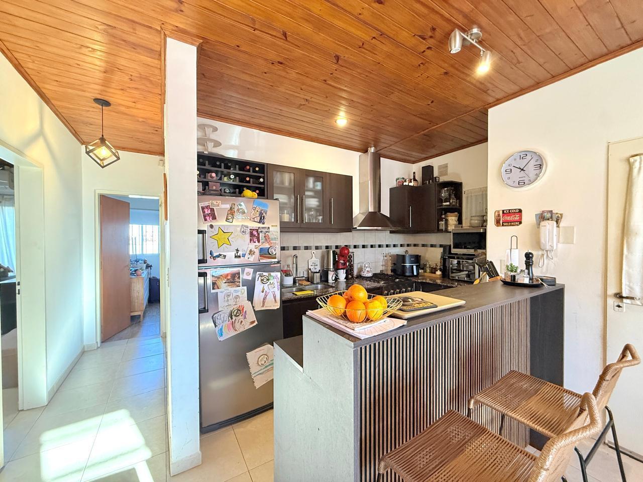 Foto de casa de 3 ambientes con patio y cochera en venta en lujan, imagen 1