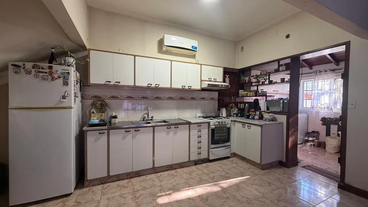 casa a la venta con pileta barrio sarmiento lujan 1