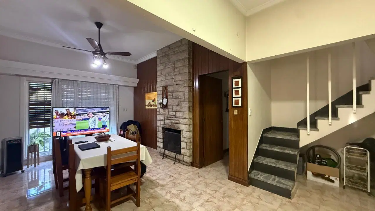 casa a la venta con pileta barrio sarmiento lujan 3
