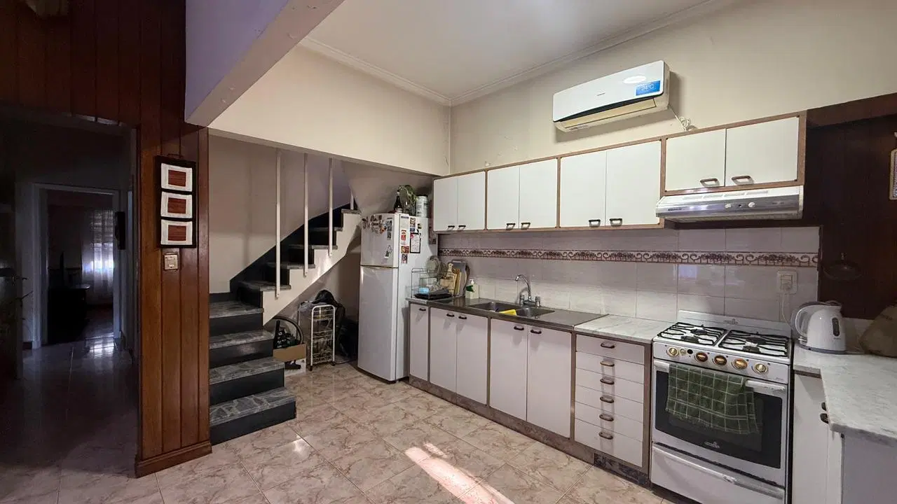 casa a la venta con pileta barrio sarmiento lujan 4