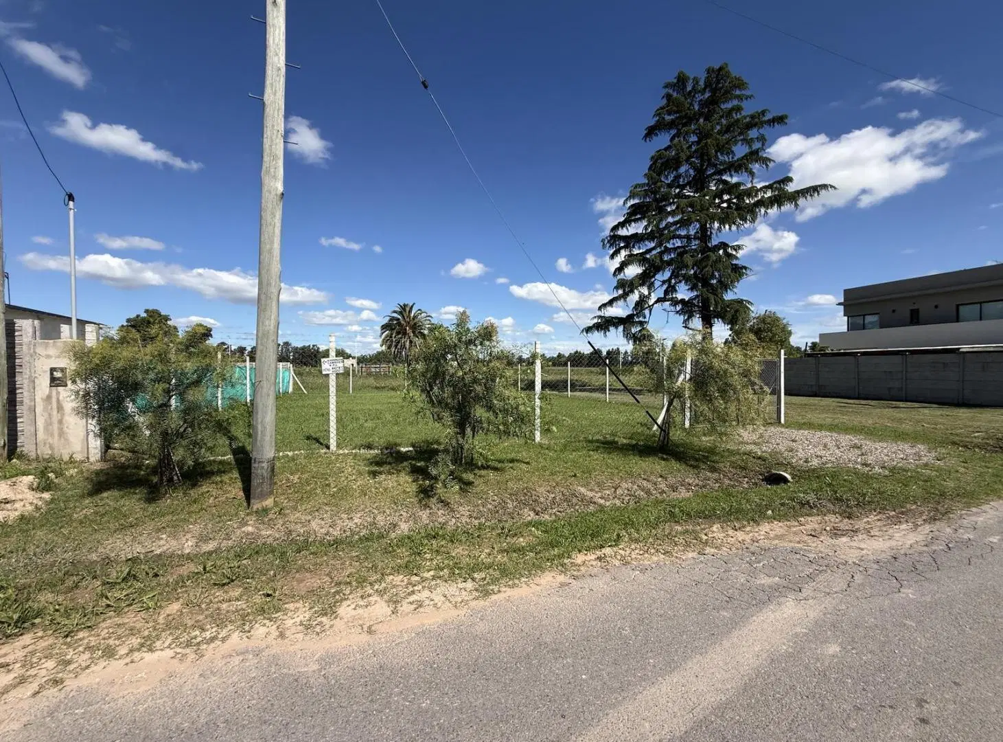 terreno en venta en lujan con fondo a espacio verde 6