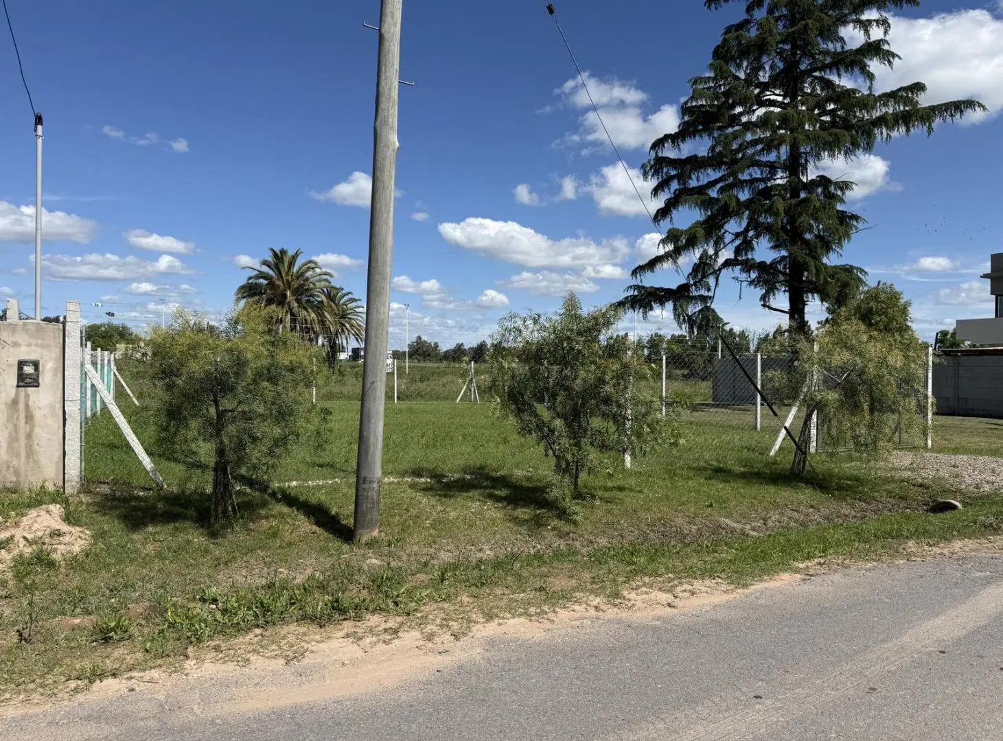 terreno en venta en lujan con fondo a espacio verde 3