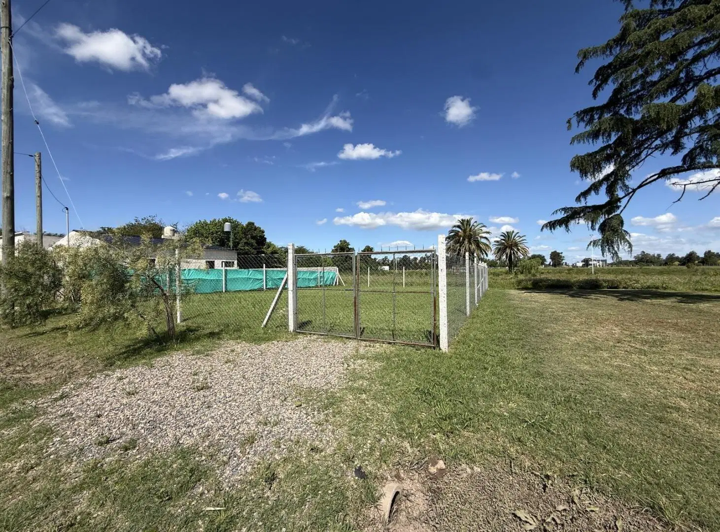 terreno en venta en lujan con fondo a espacio verde 2