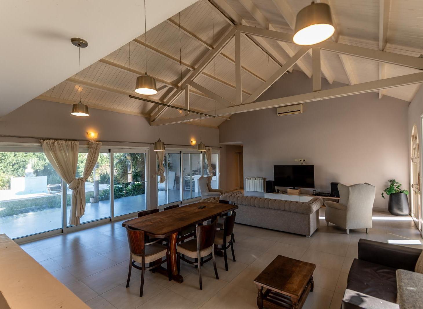 Foto de Casa en venta de 5 ambientes en barrio privado arroyo dulce apta, imagen 1