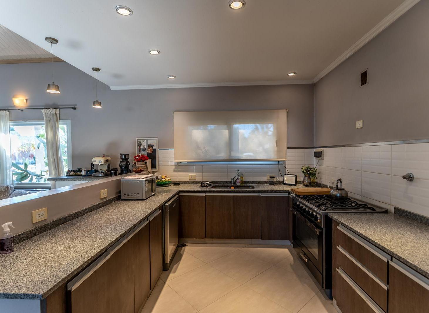 Foto de Casa en venta de 5 ambientes en barrio privado arroyo dulce apta, imagen 3