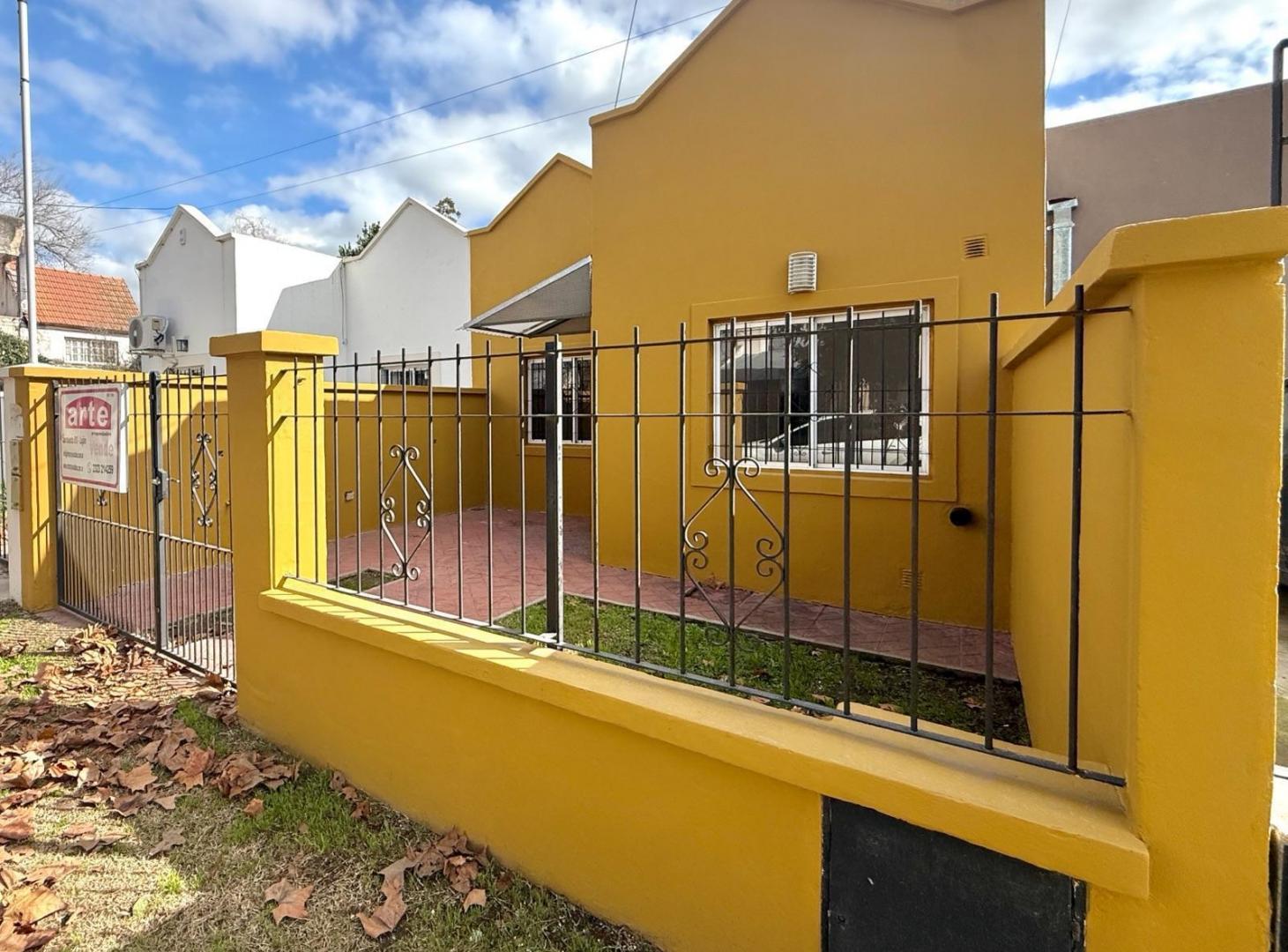Foto de Departamento Dúplex 3 ambientes en venta en lujan Planta Baja con Patio y Cochera, imagen 3