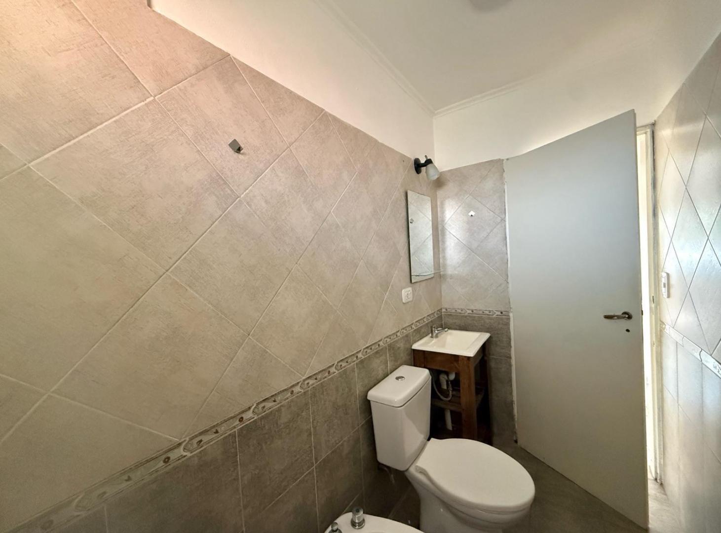 Foto de Departamento Dúplex 3 ambientes en venta en lujan Planta Baja con Patio y Cochera, imagen 5