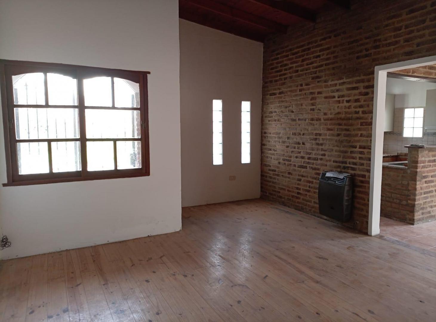 Foto de casa 3 ambientes en alquiler lujan centro con cochera y patio humberto, imagen 4