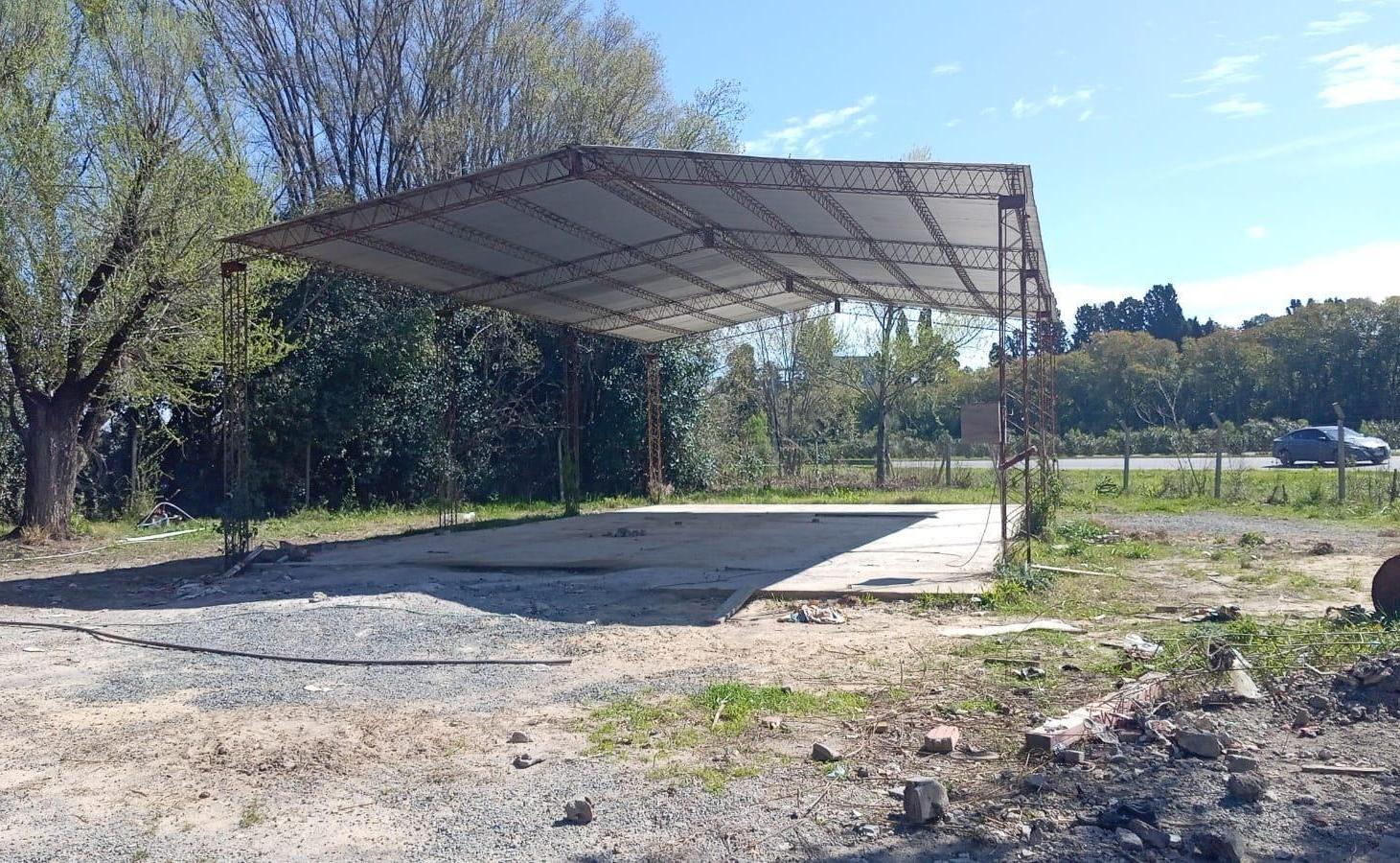 Terreno con tinglado 10x15 y mejoras