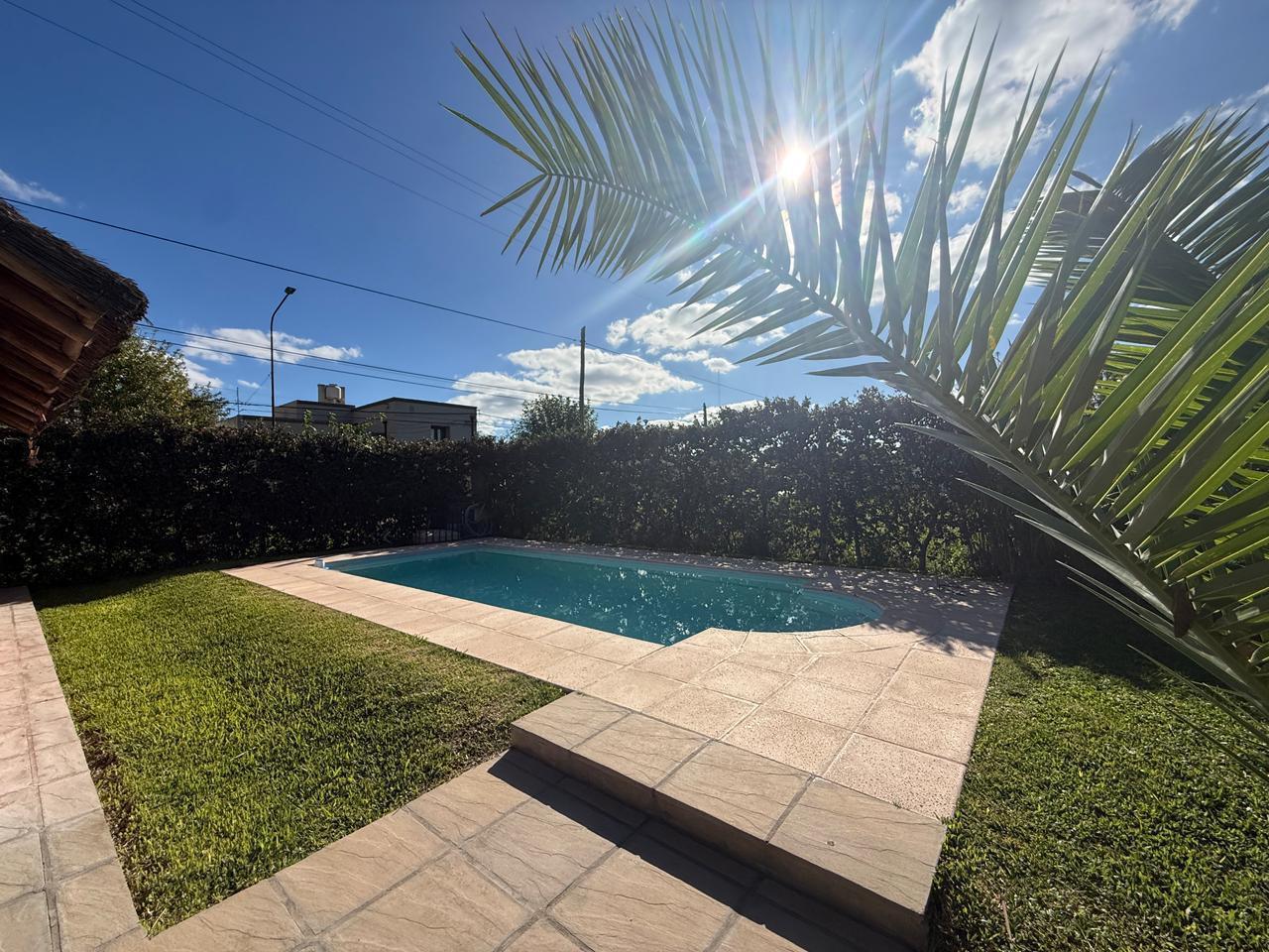 Foto de casa quinta con pileta en venta en jauregui belgrano e italia, imagen 2