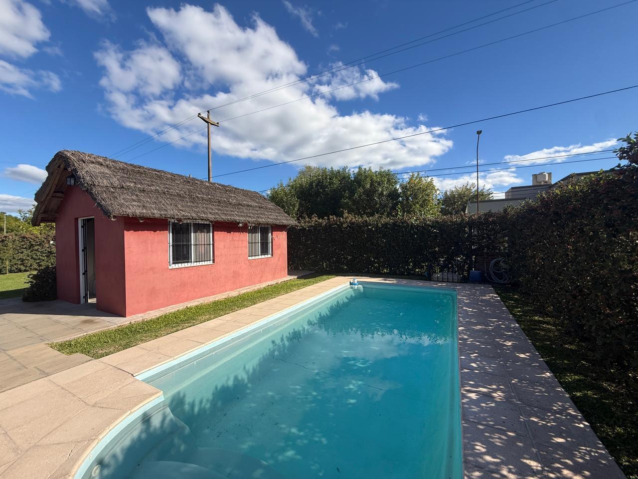 casa quinta con pileta en venta en jauregui belgrano e italia