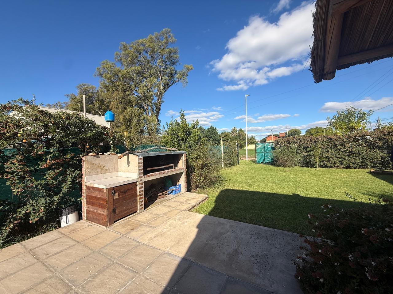 Foto de casa quinta con pileta en venta en jauregui belgrano e italia, imagen 3