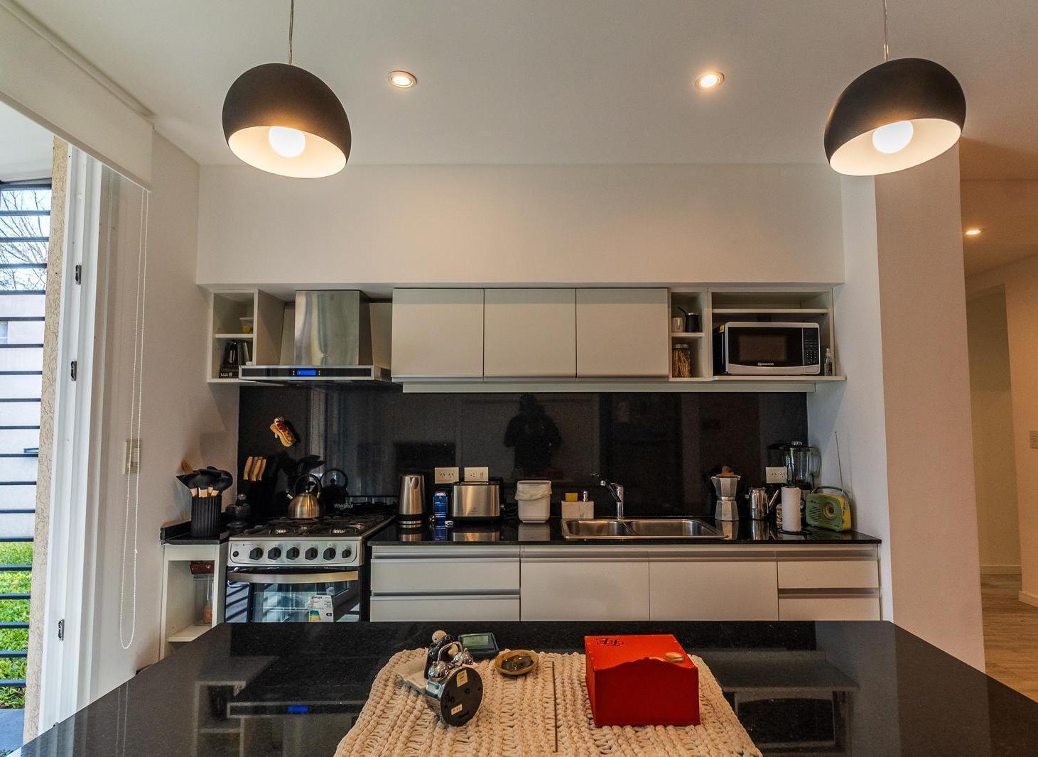 Foto de departamento tres ambientes planta baja con patio y cochera en venta en, imagen 2