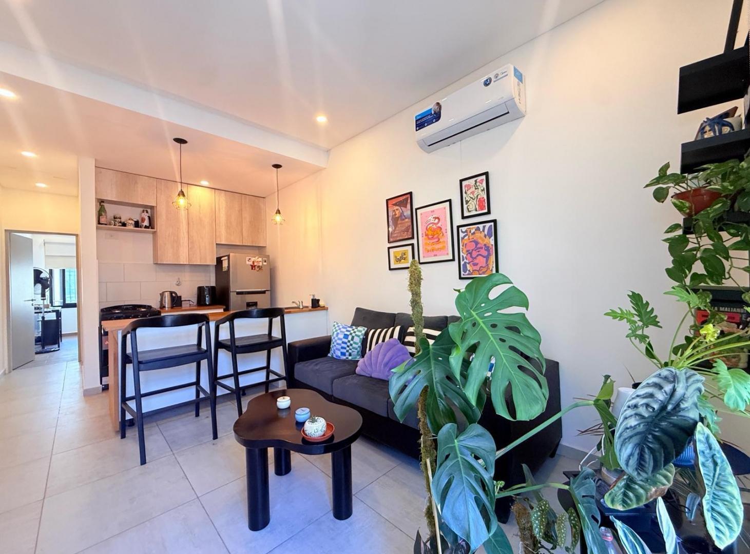 Foto de Departamento dos ambientes en venta lujan centro con cochera apto, imagen 3