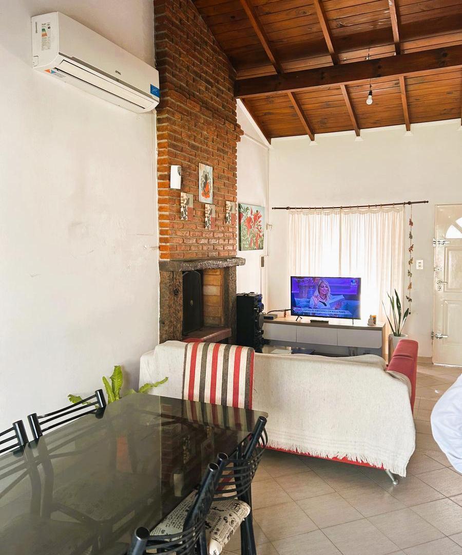 Foto de casa de 4 ambientes en venta en lujan con patio y cochera apto credito, imagen 3