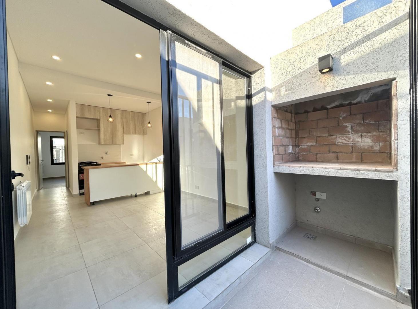 Foto de Departamento dos ambientes en venta lujan centro sarmiento 663, imagen 1