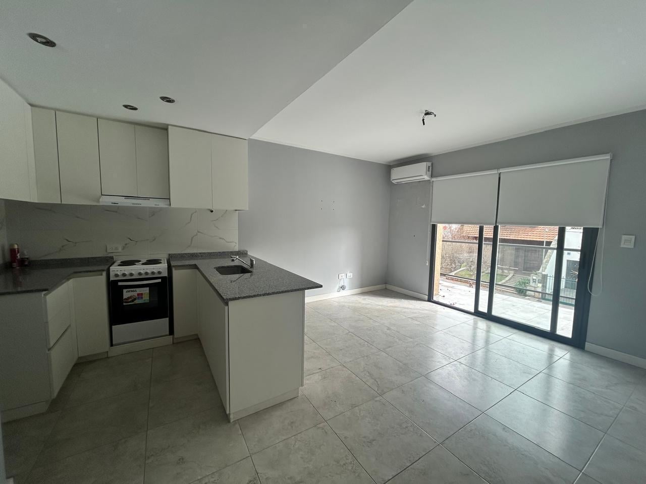 Foto de departamento 2 ambientes moderno en alquiler en lujan centro con, imagen 1