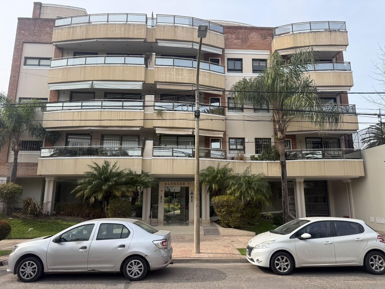 Foto de Departamento en venta 3 ambientes con cochera sobre Av. Humberto primo, imagen 3