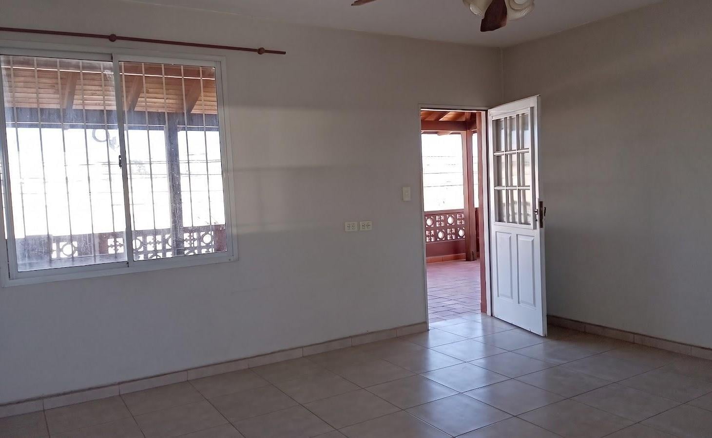 Foto de Casa con amplia terraza en barrio Lanusse, imagen 4