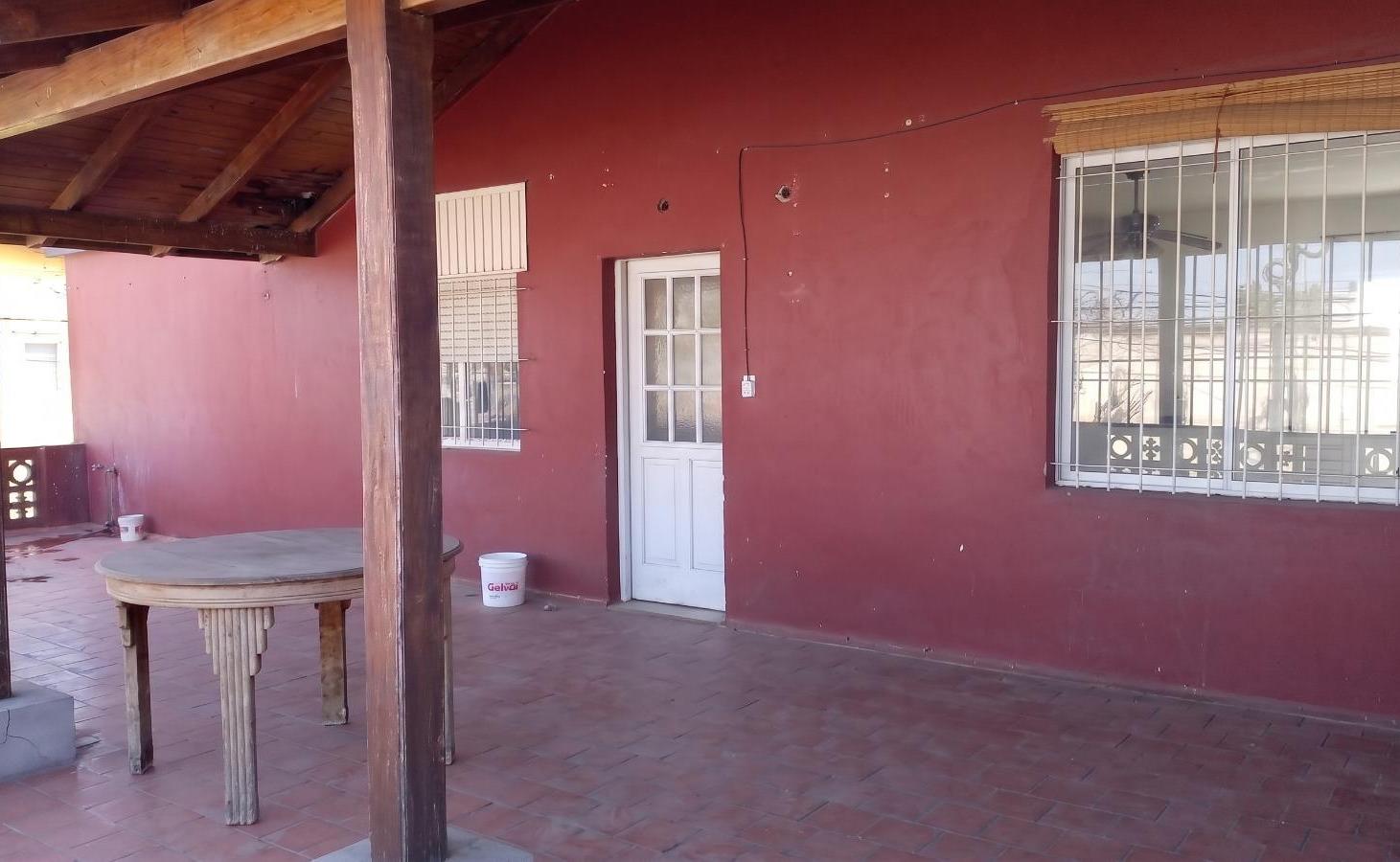 Foto de Casa con amplia terraza en barrio Lanusse, imagen 2