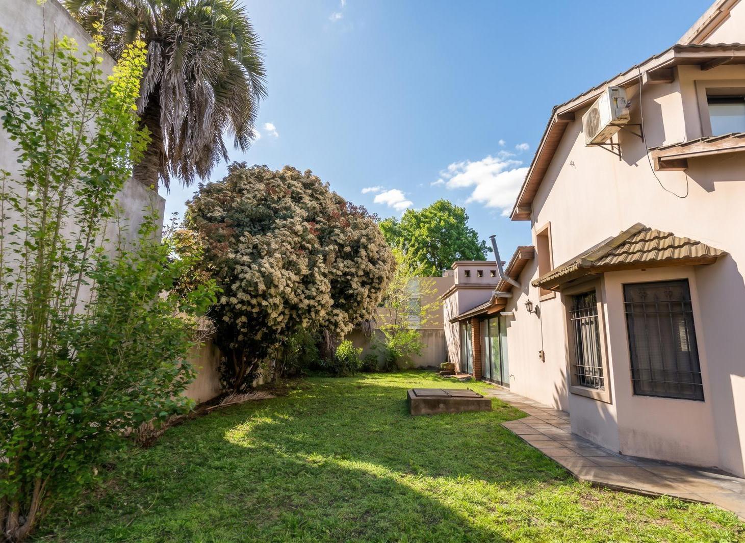 Foto de casa de 5 ambientes en venta en lujan con patio y cochera, imagen 4