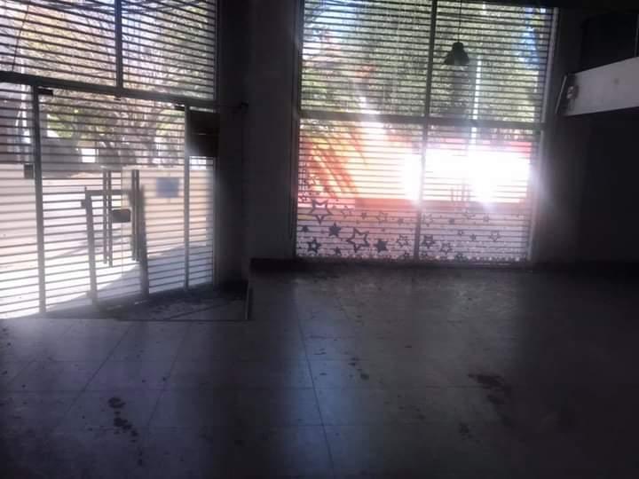 Excelente local en venta apto varios destinos en Quilmes!