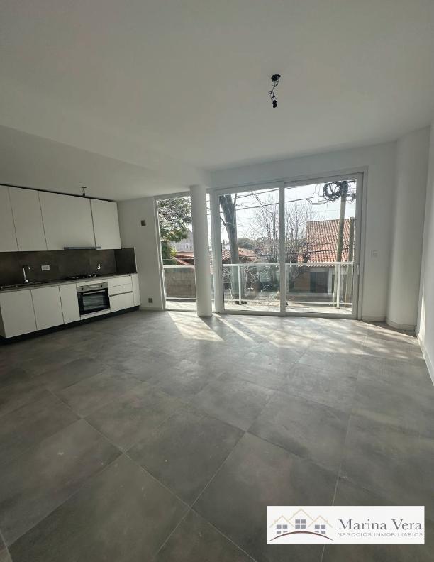Foto de VENTA APTA CRÉDITO// DEPARTAMENTO DE 3 AMBIENTES CON COCHERA EN BERNAL, imagen 5