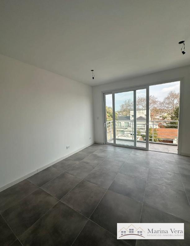 Foto de VENTA APTA CRÉDITO// DEPARTAMENTO DE 3 AMBIENTES CON COCHERA EN BERNAL, imagen 4