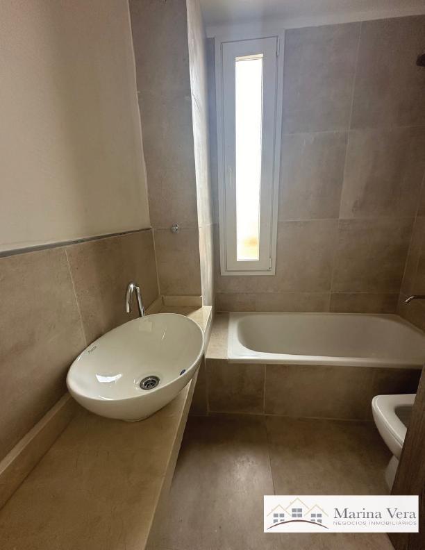 Foto de VENTA APTA CRÉDITO// DEPARTAMENTO DE 3 AMBIENTES CON COCHERA EN BERNAL, imagen 3